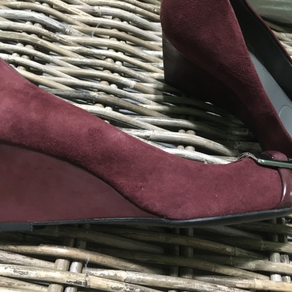 Calvin Klein Wedge Pump Wine Suede - Picture 4 of 6